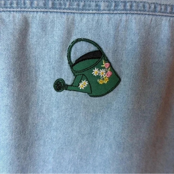 TIA DESIGN Embroidered Denim Shirt with Garden Motifs Womens Size Medium - Picture 4 of 9